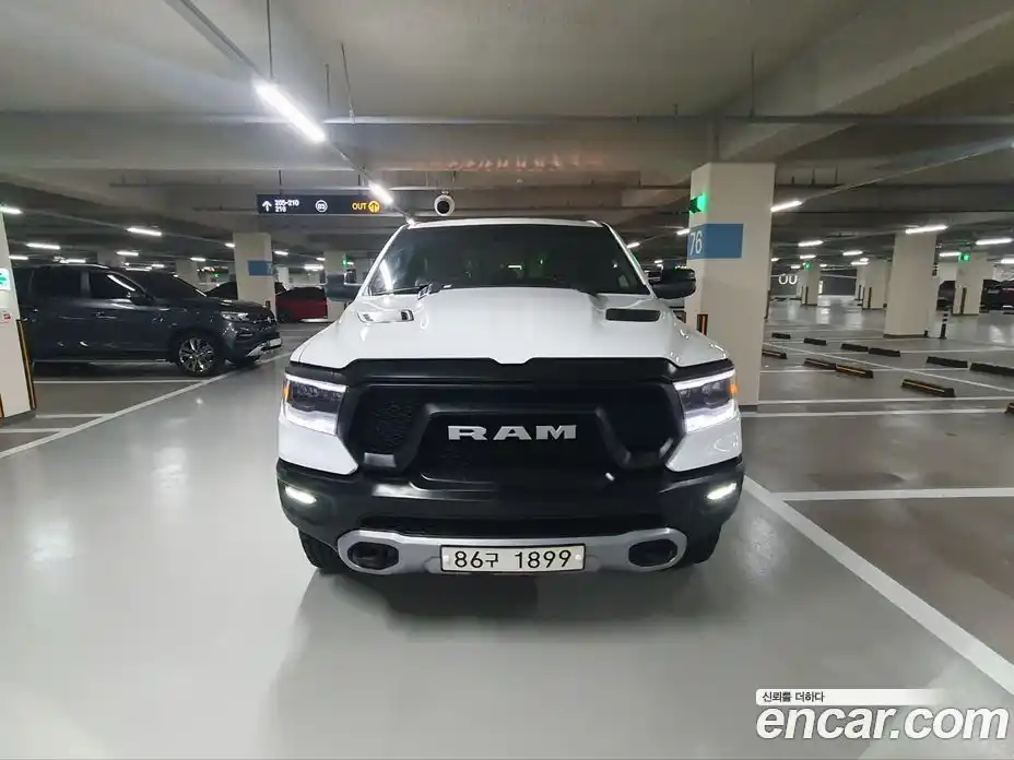 Dodge Ram Pick Up 2020 5.7 гидро в Москве № 368540, фото 3