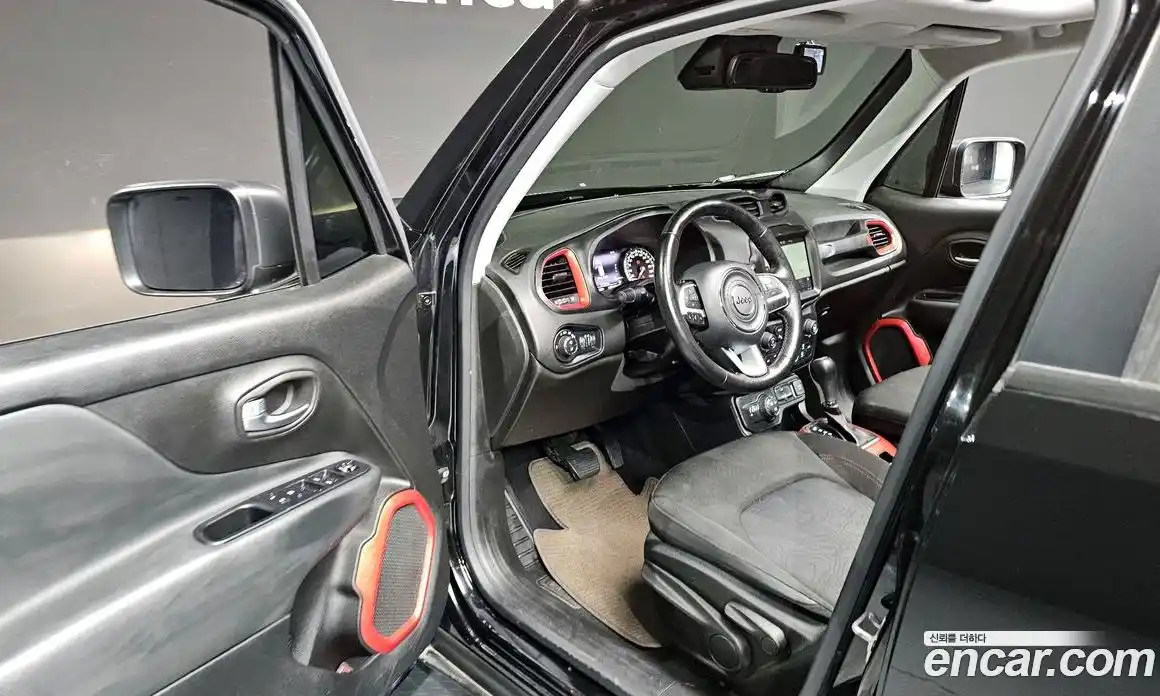 Jeep Renegade 2018 2.0 гидро в Москве № 432702, фото 11