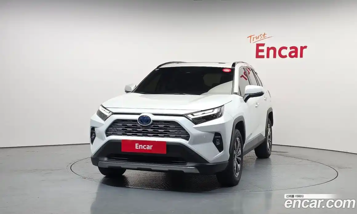 Toyota RAV4 2023 2.5 гидро в Москве № 584580, фото 3