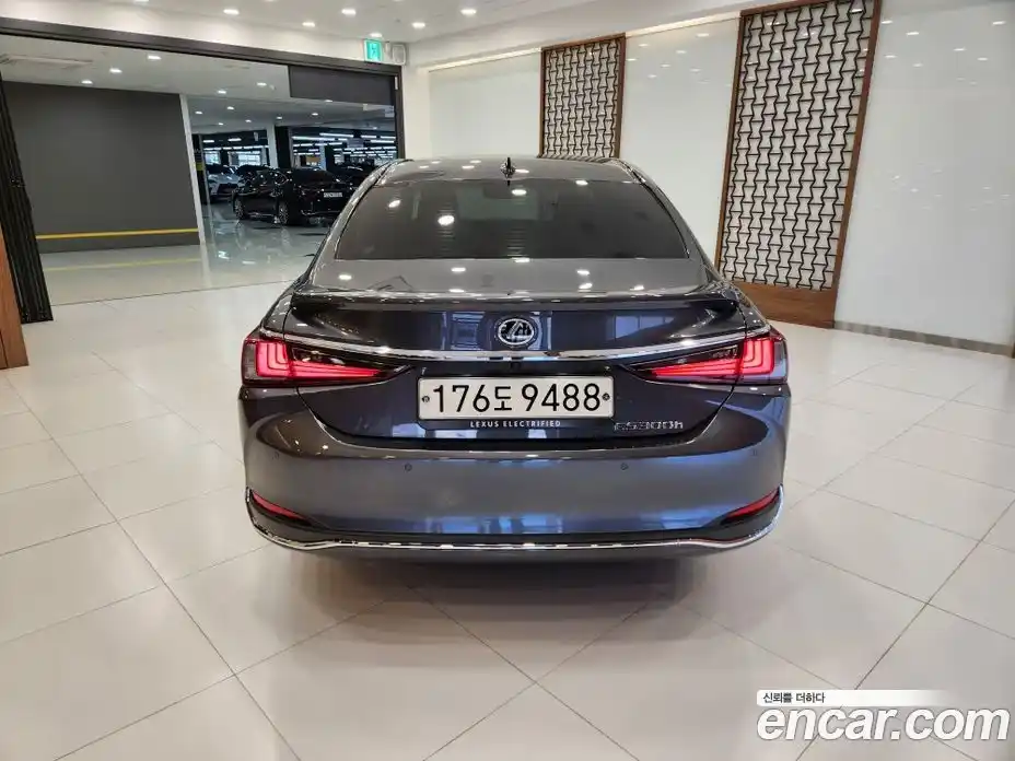 Lexus ES 2025 2.5 вариатор в Москве № 680331, фото 4