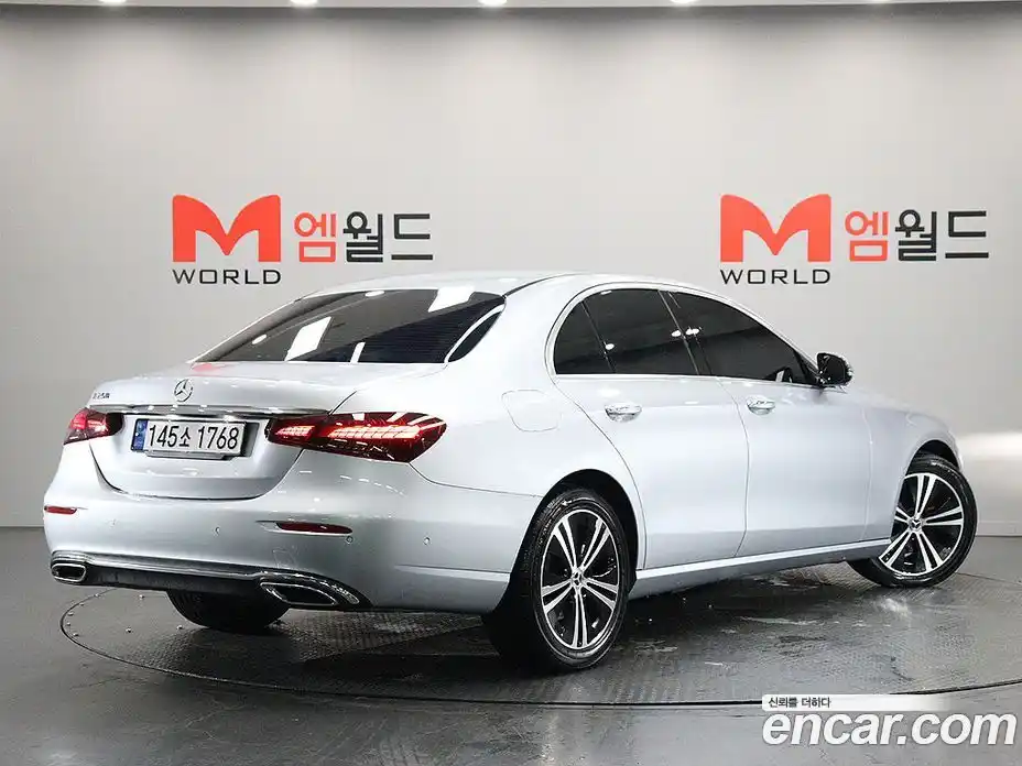 Mercedes-Benz E-Class 2022 2.0 гидро, фото 4