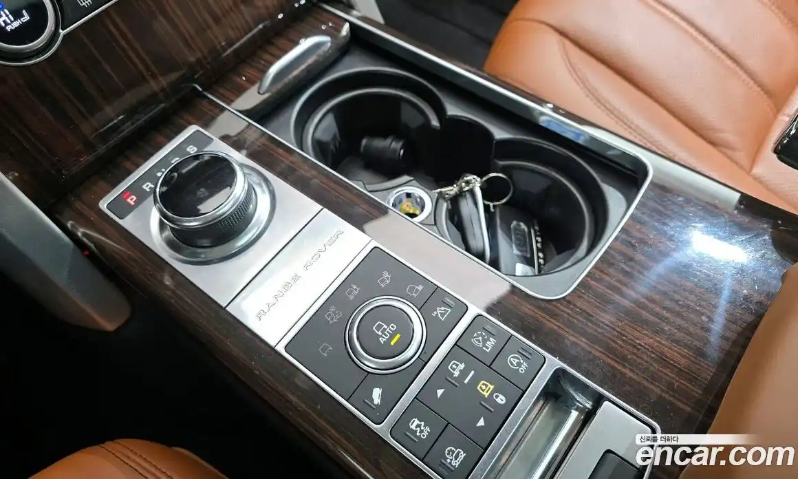 Land Rover Range-Rover 2017 4.4 гидро в Москве № 824837, фото 9