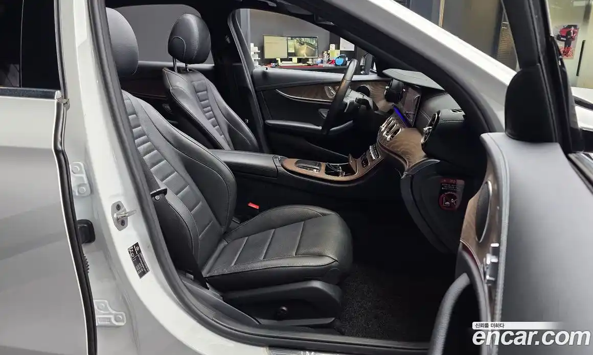 Mercedes-Benz E-Class 2022 2.0 гидро, фото 11