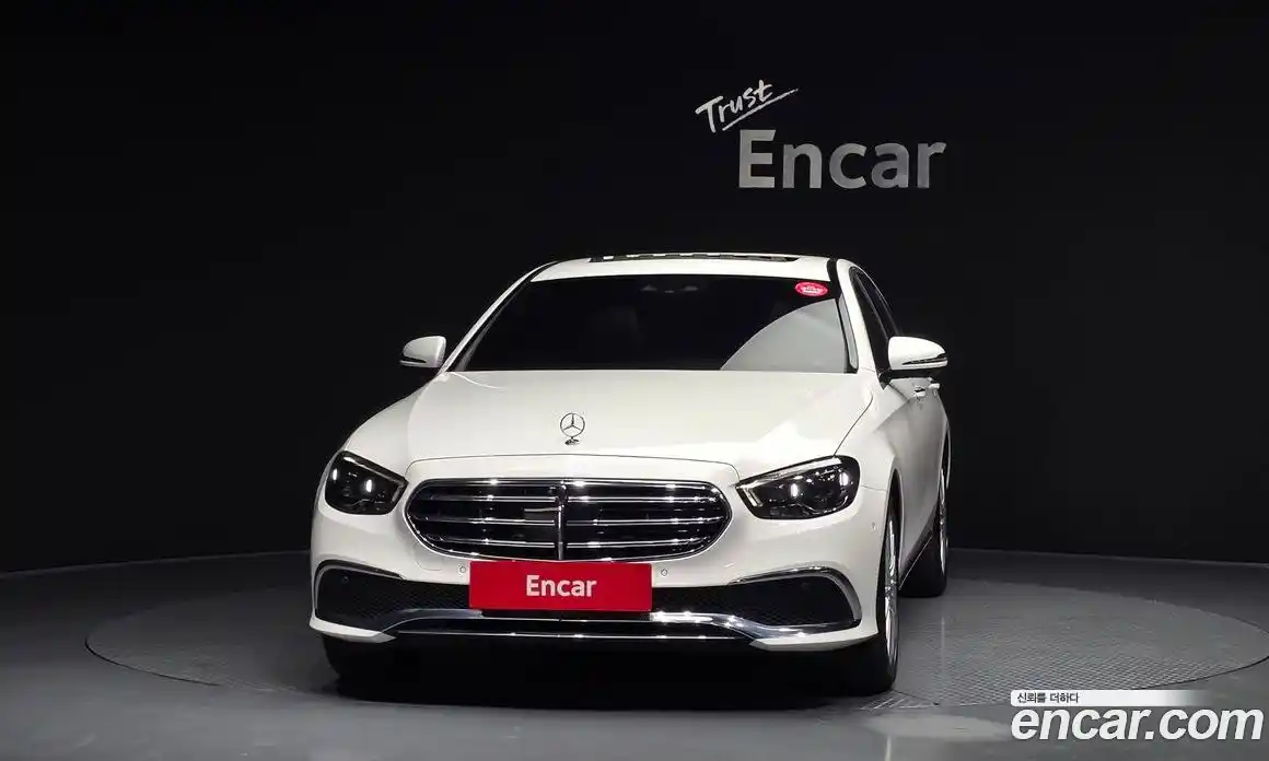 Mercedes-Benz E-Class 2022 2.0 гидро, фото 3