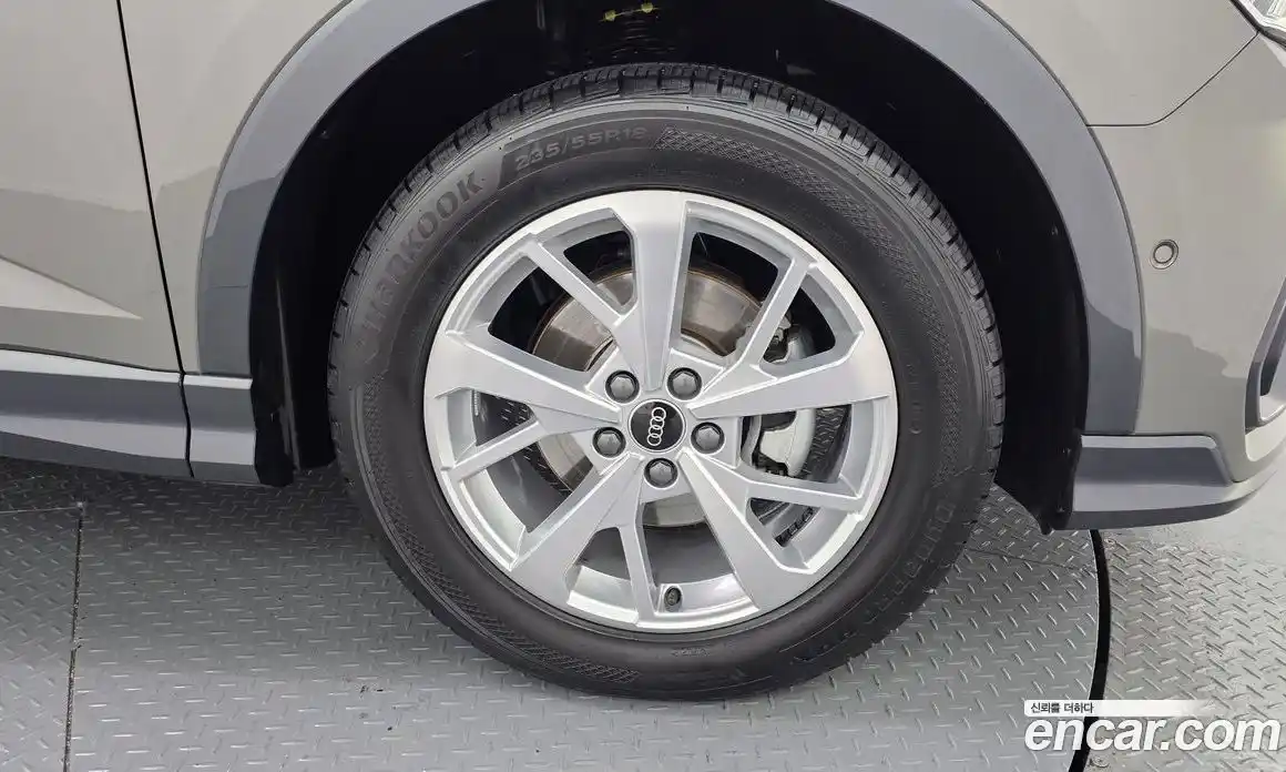 Audi Q3 2023 2.0 Автомат в Москве № 970444, фото 5