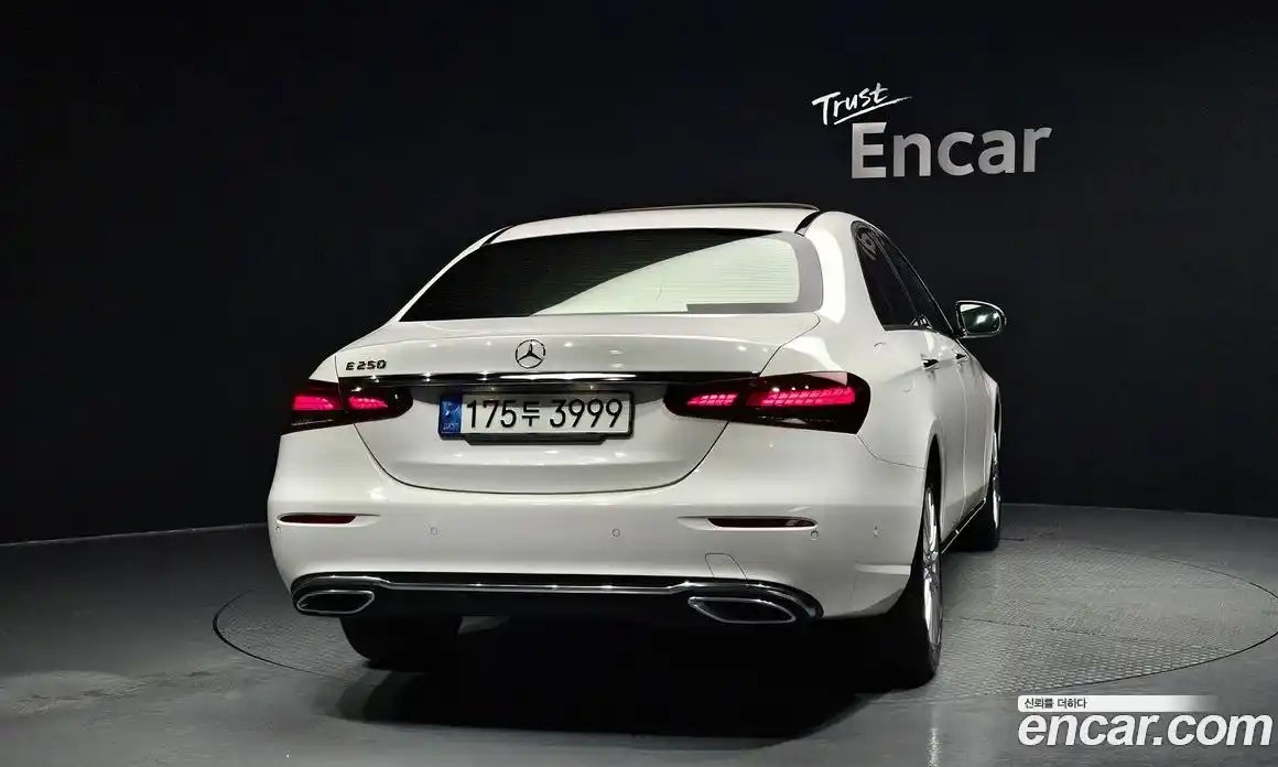 Mercedes-Benz E-Class 2022 2.0 гидро в Москве, фото 4