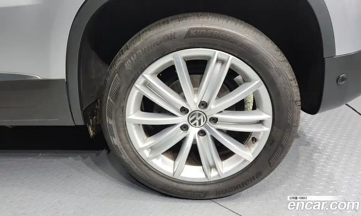 Volkswagen Tiguan 2013 2.0 гидро в Москве № 152545, фото 5