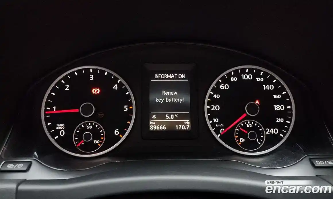 Volkswagen Tiguan 2013 2.0 гидро в Москве № 152545, фото 8