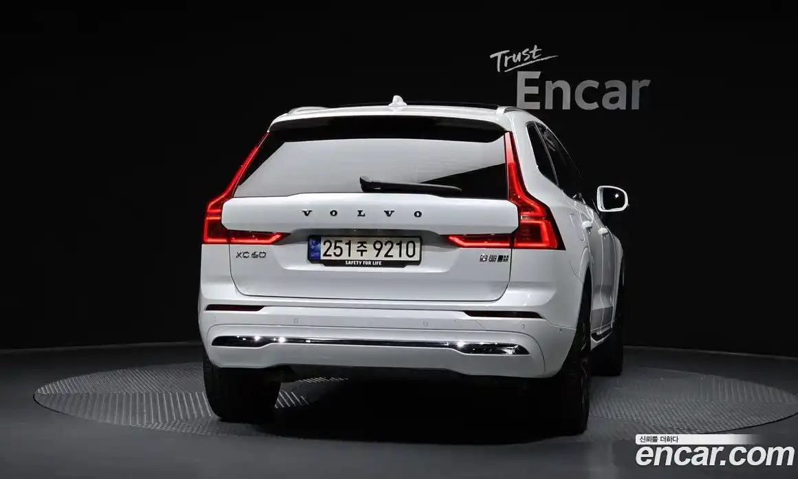 Volvo XC60 2023 2.0 гидро в Москве № 164200, фото 4