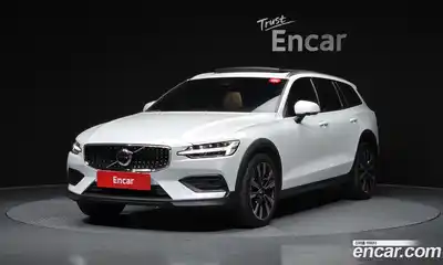 Volvo V60, 2023