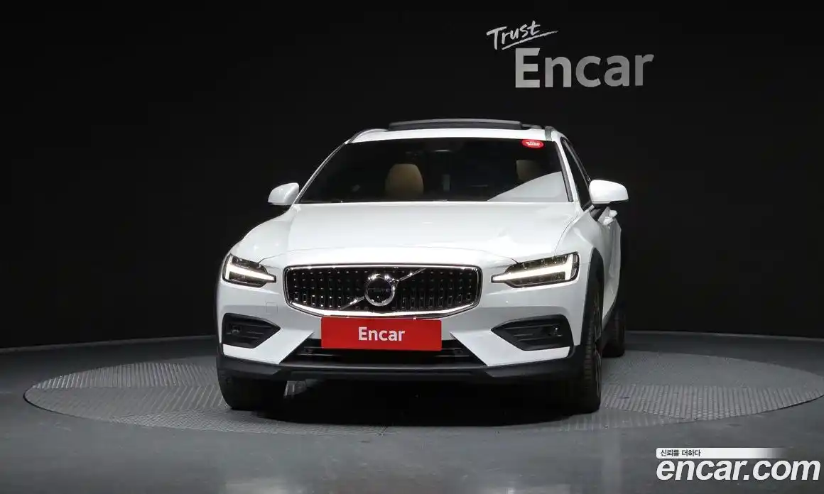 Volvo V60 2023 2.0 гидро в Москве № 164263, фото 3