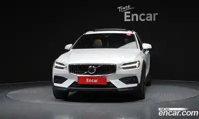 Volvo V60 2023 2.0 гидро в Москве № 164263, миниатюра 3