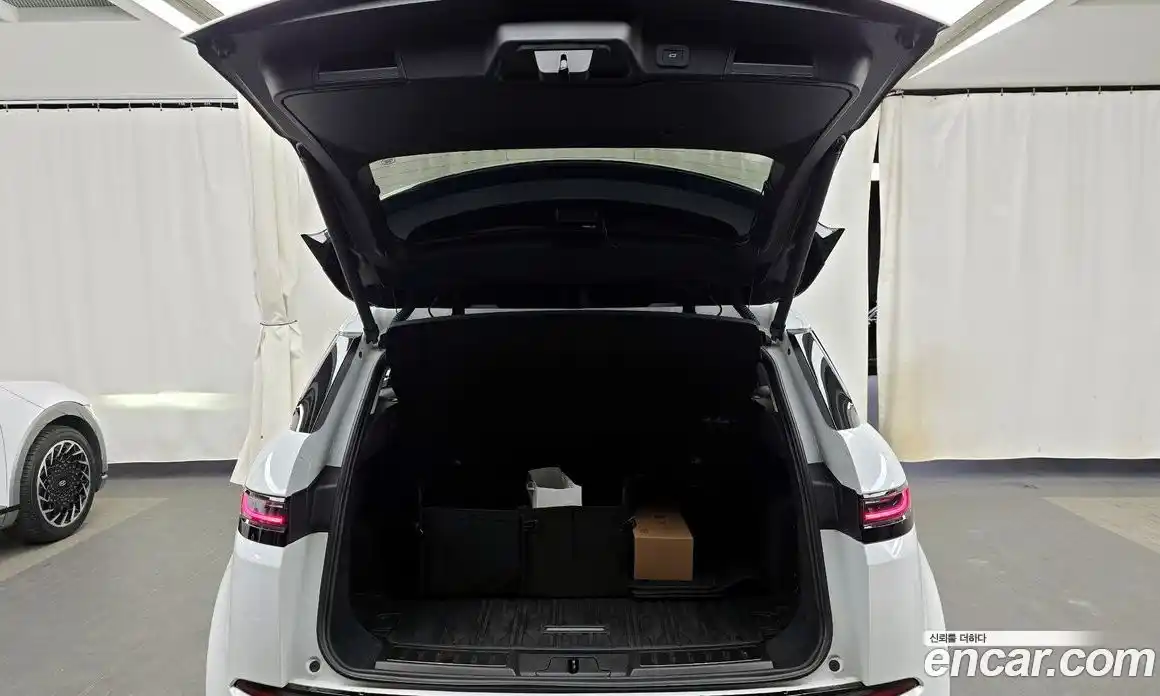 Land Rover Range-Rover Evoque 2024 2.0 гидро в Москве № 166055, фото 20