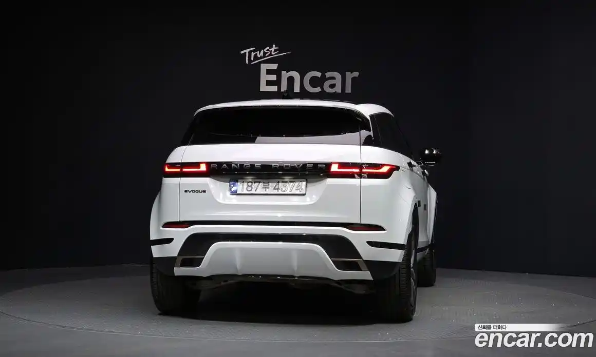 Land Rover Range-Rover Evoque 2024 2.0 гидро в Москве № 166055, фото 4