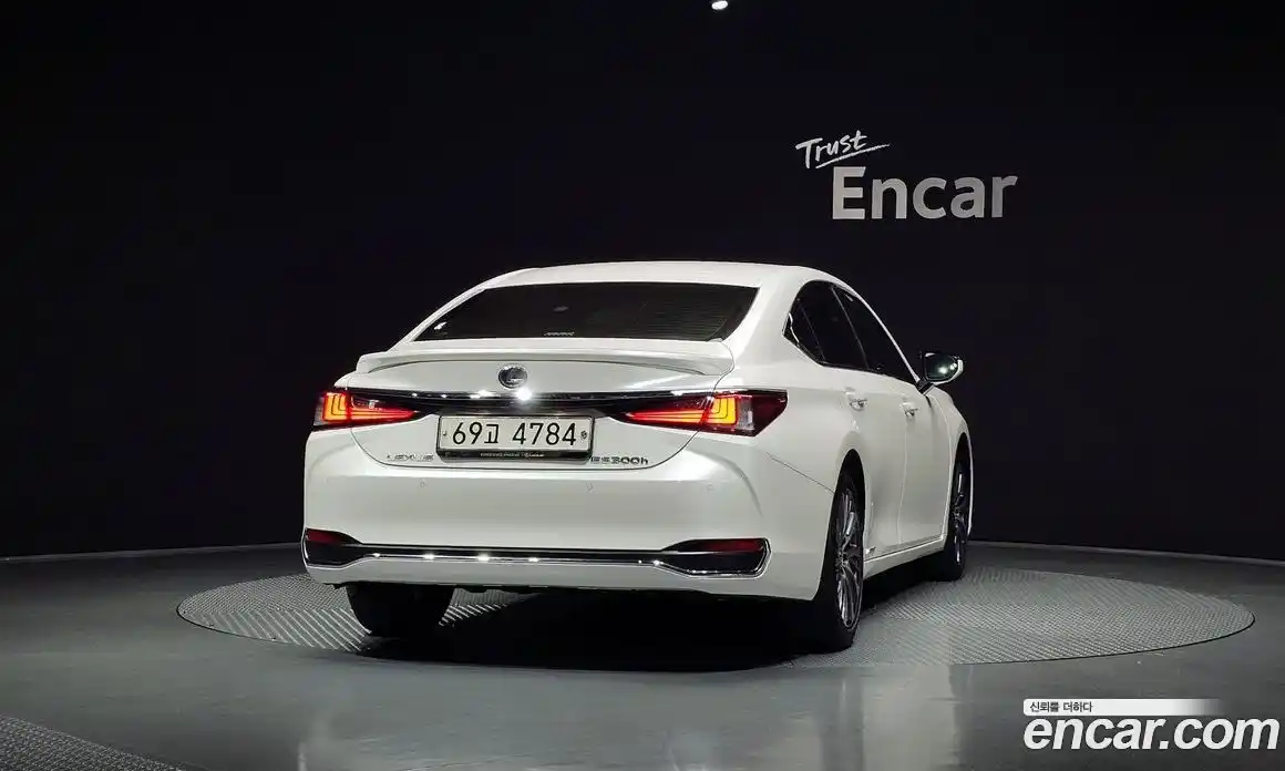 Lexus ES 2018 2.5 гидро в Москве № 168132, фото 4