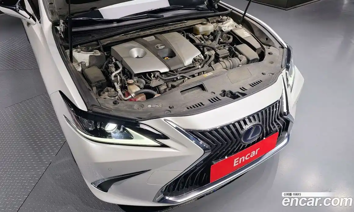 Lexus ES 2018 2.5 гидро в Москве № 168132, фото 6