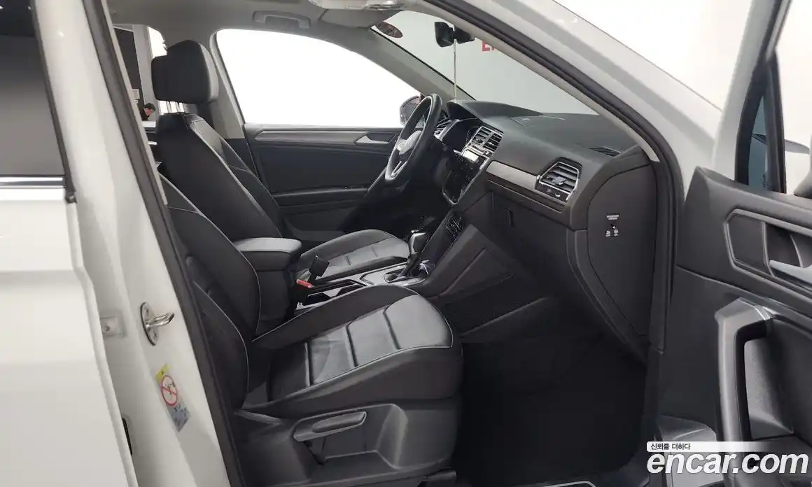 Volkswagen Tiguan 2022 2.0 гидро в Москве № 168703, фото 11