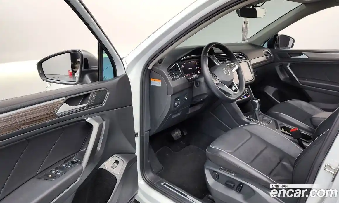 Volkswagen Tiguan 2022 2.0 гидро в Москве № 168703, фото 10