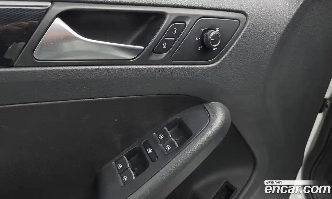 Volkswagen Jetta 2015 2.0 гидро в Москве № 199259, фото 17