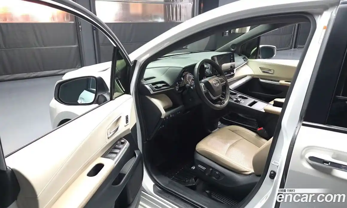 Toyota Sienna 2021 2.5 гидро в Москве № 199658, фото 10