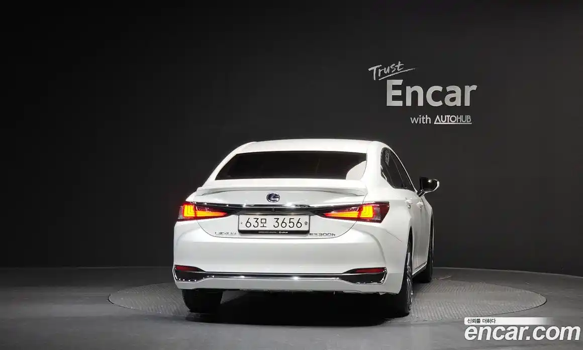 Lexus ES 2018 2.5 гидро в Москве № 214646, фото 4