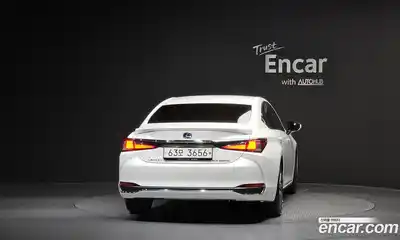 Lexus ES 2018 2.5 гидро в Москве № 214646, миниатюра 4