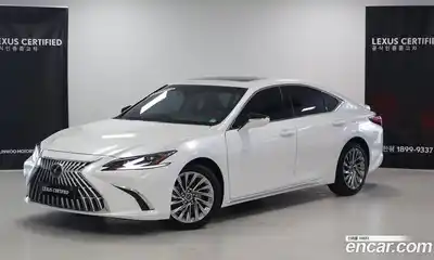 Lexus ES, 2025