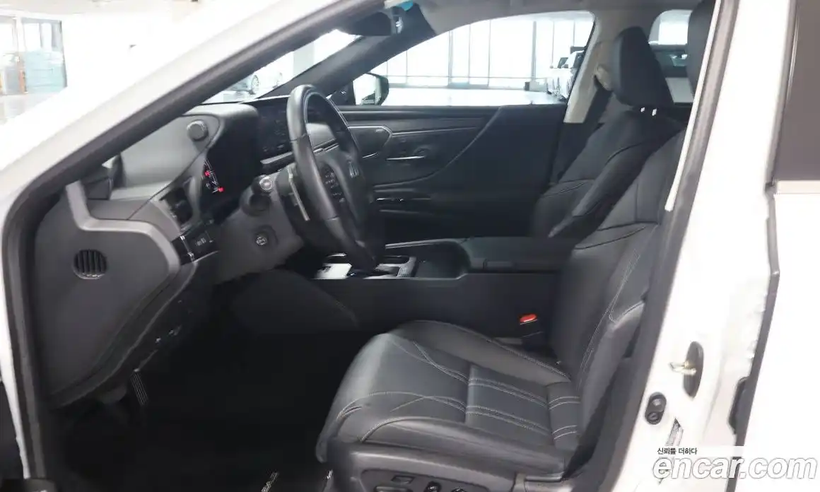 Lexus ES 2025 2.5 вариатор в Москве № 214774, фото 9