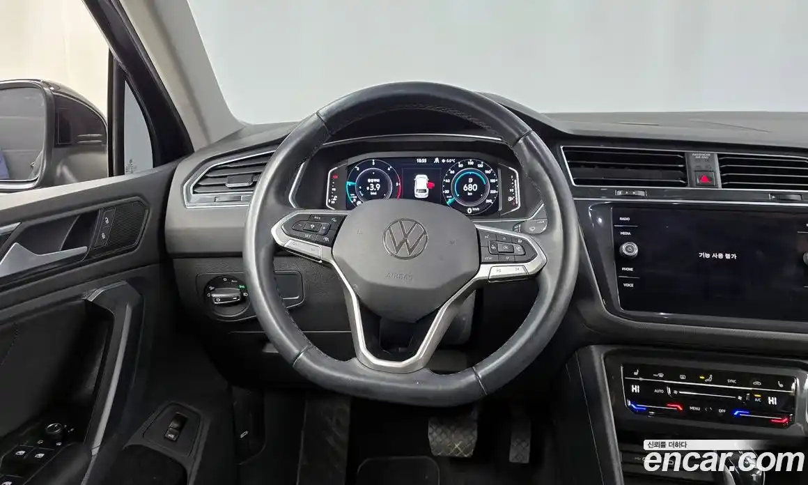 Volkswagen Tiguan 2022 2.0 гидро в Москве № 215182, фото 13