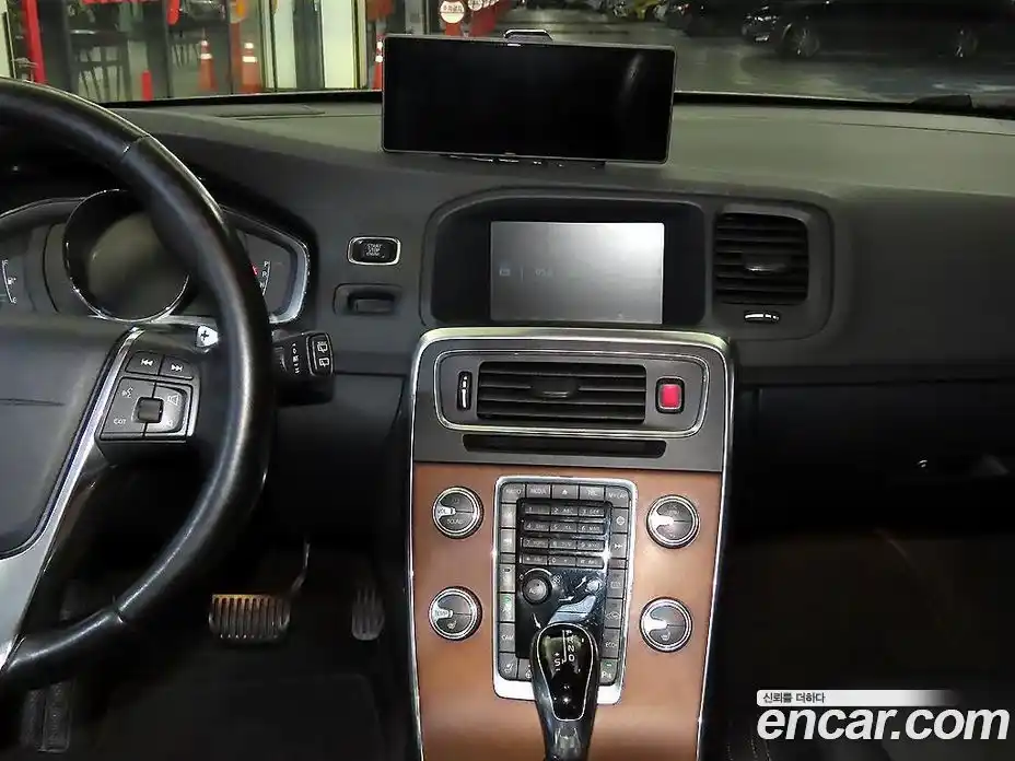 Volvo V60 2015 2.0 гидро в Москве № 230644, фото 11