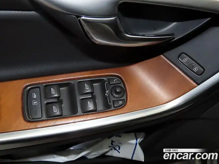 Volvo V60 2015 2.0 гидро в Москве № 230644, фото 13