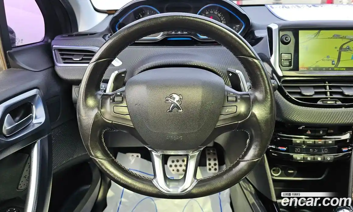 Peugeot 2008 2015 1.6 гидро в Москве № 233704, фото 13