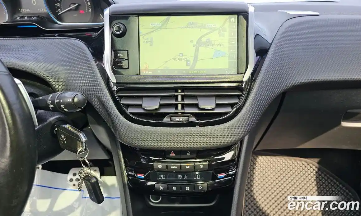 Peugeot 2008 2015 1.6 гидро в Москве № 233704, фото 16