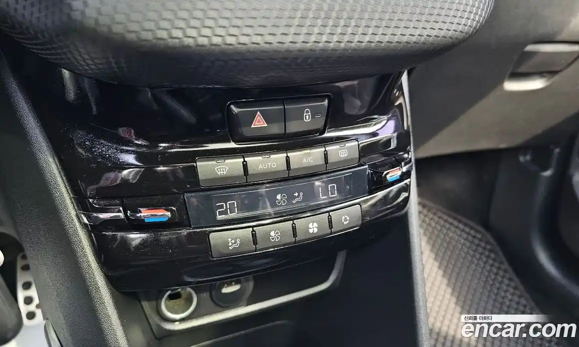 Peugeot 2008 2015 1.6 гидро в Москве № 233704, фото 19