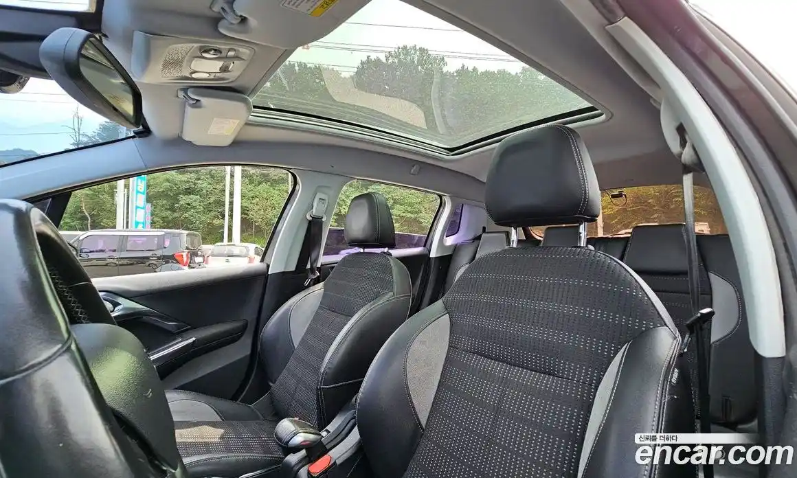 Peugeot 2008 2015 1.6 гидро в Москве № 233704, фото 20