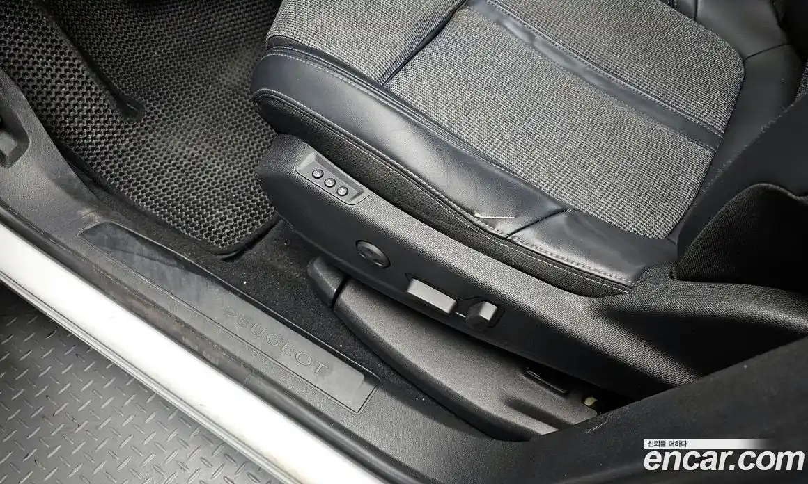 Peugeot 5008 2018 1.6 гидро в Москве № 235316, фото 19