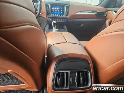 Maserati Levante 2018 3.0 гидро в Москве № 256017, миниатюра 12