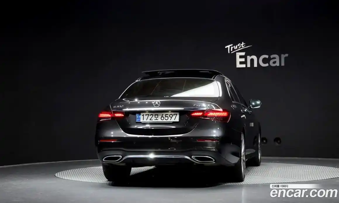 Mercedes-Benz E-Class 2022 2.0 гидро, фото 4