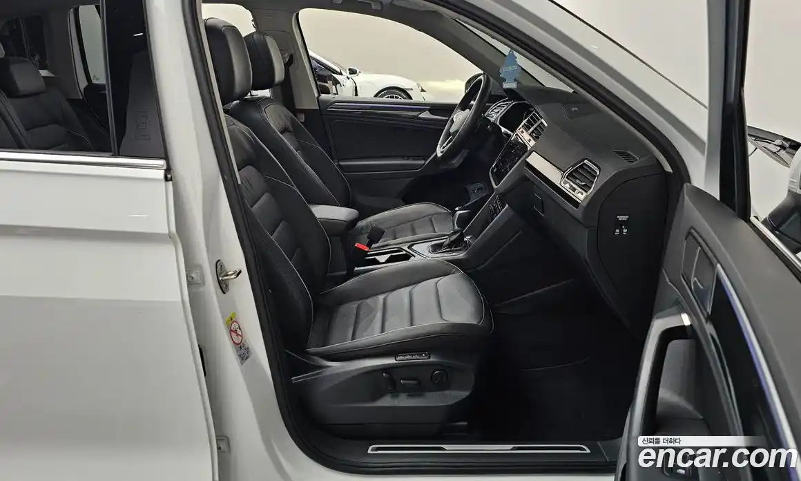 Volkswagen Tiguan 2022 2.0 гидро в Москве № 629040, фото 11