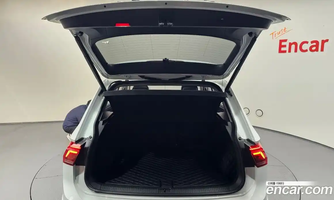 Volkswagen Tiguan 2022 2.0 гидро в Москве № 629040, фото 20