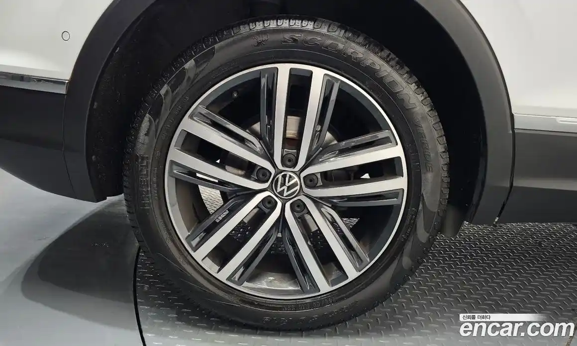 Volkswagen Tiguan 2022 2.0 гидро в Москве № 629040, фото 5