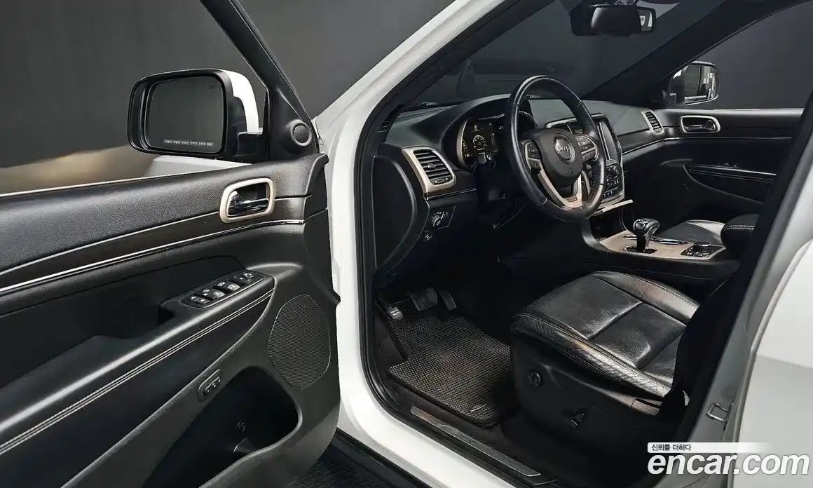 Jeep Cherokee 2015 3.6 гидро в Москве № 725327, фото 11