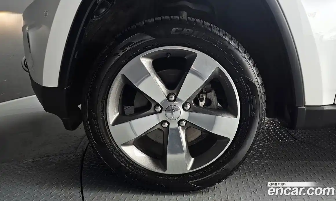 Jeep Cherokee 2015 3.6 гидро в Москве № 725327, фото 5