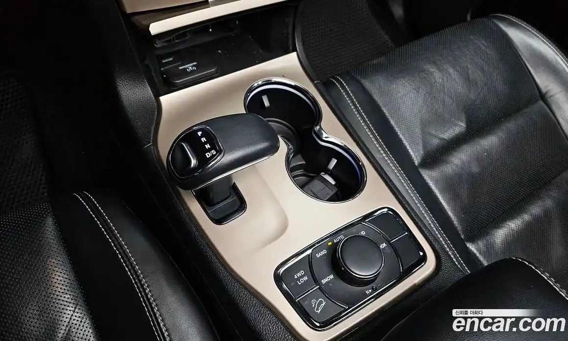 Jeep Cherokee 2015 3.6 гидро в Москве № 725327, фото 9