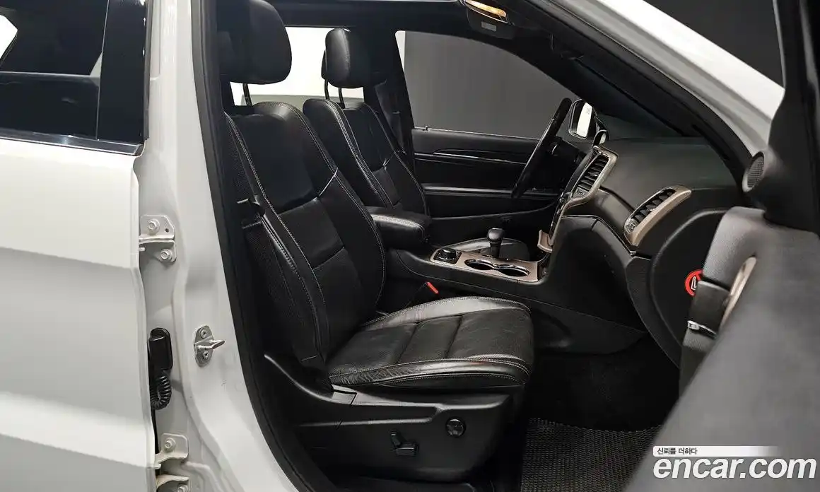 Jeep Cherokee 2015 3.6 гидро в Москве № 725327, фото 10