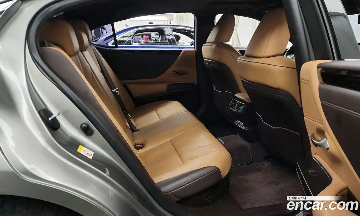 Lexus ES 2018 2.5 гидро в Москве № 766898, фото 12