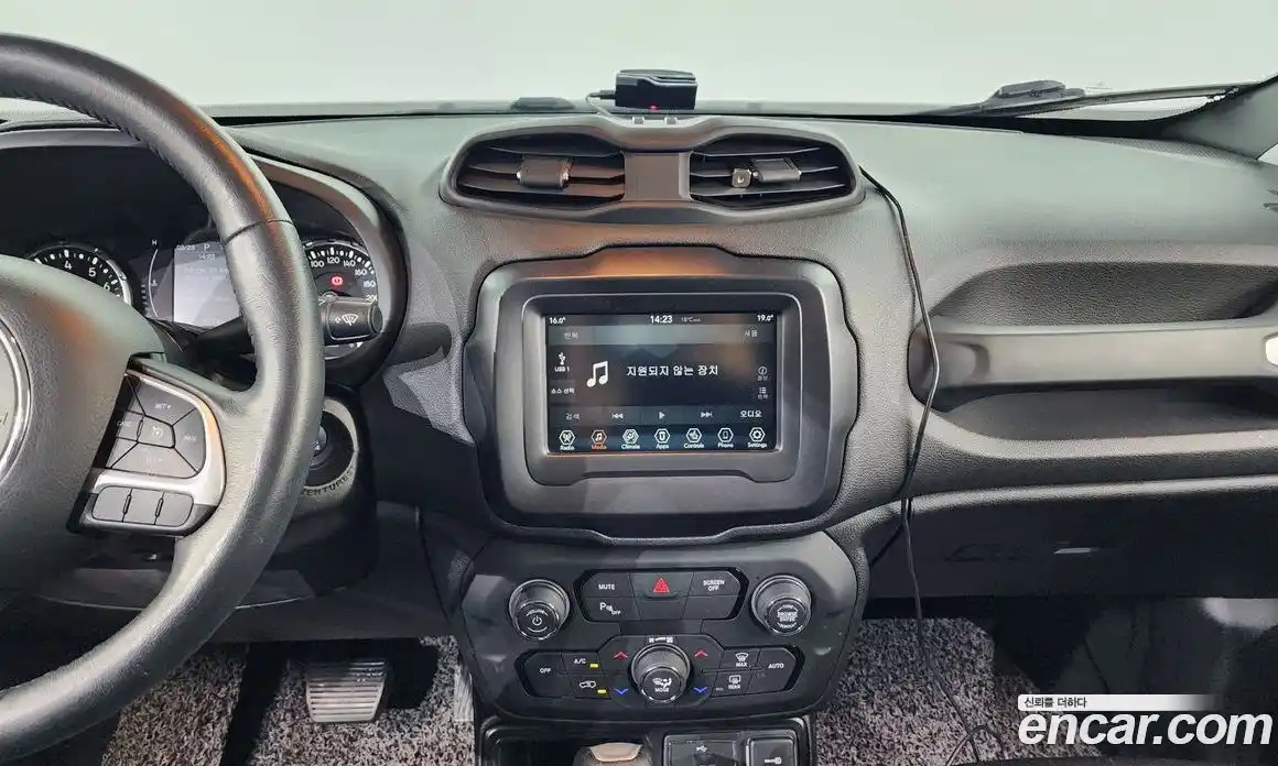 Jeep Renegade 2018 2.4 гидро в Москве № 862822, фото 14
