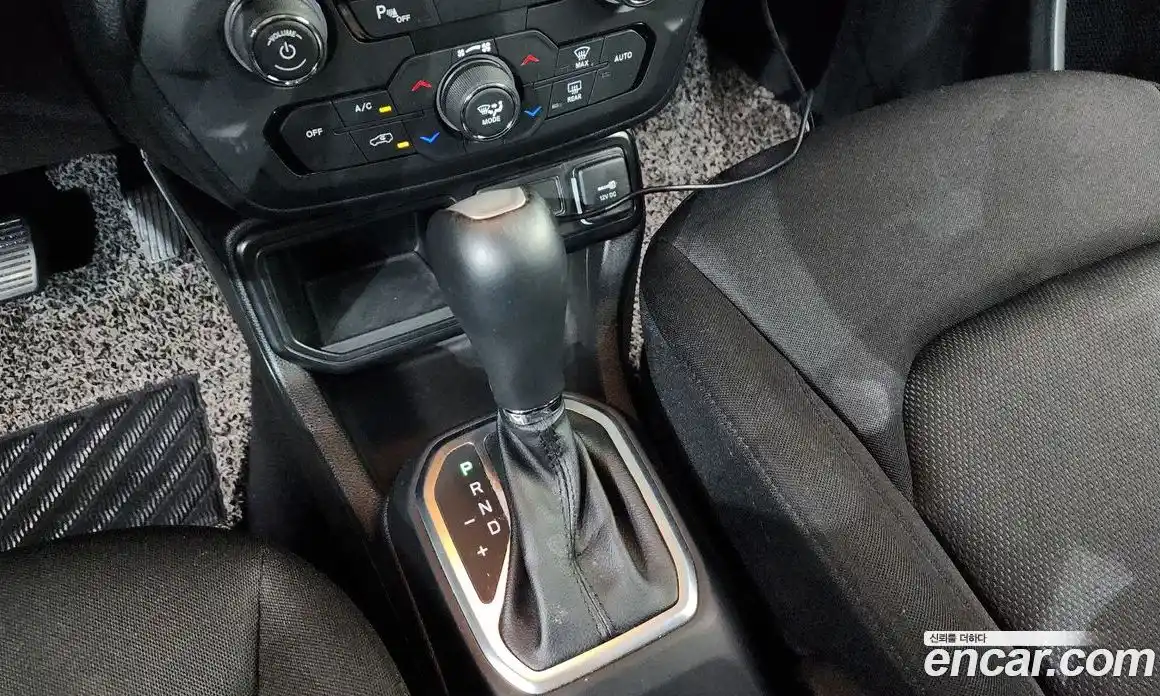 Jeep Renegade 2018 2.4 гидро в Москве № 862822, фото 9