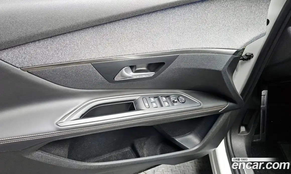 Peugeot 5008 2018 1.6 гидро в Москве № 897411, фото 17