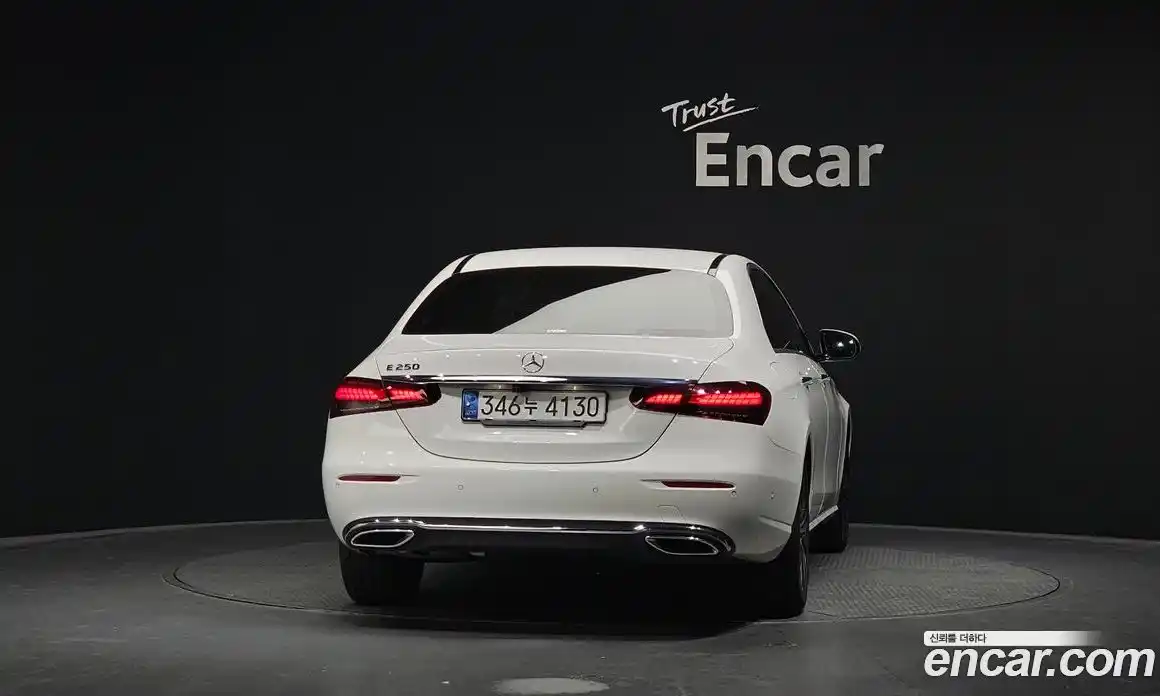 Mercedes-Benz E-Class 2021 2.0 гидро, фото 4
